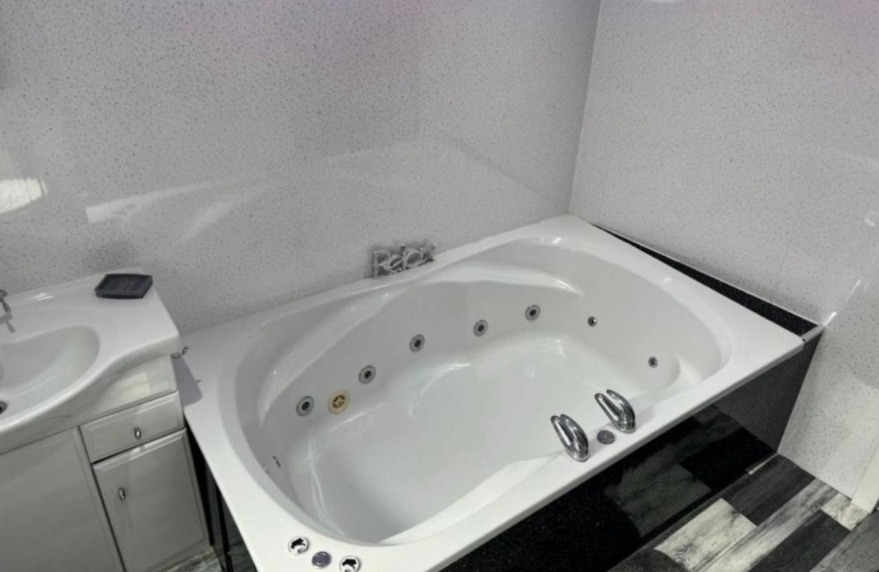 Sea View Apartment Large Balcony Whirlpool Bath 2 Bedrooms Sky Glass Tv Bridlington Luaran gambar